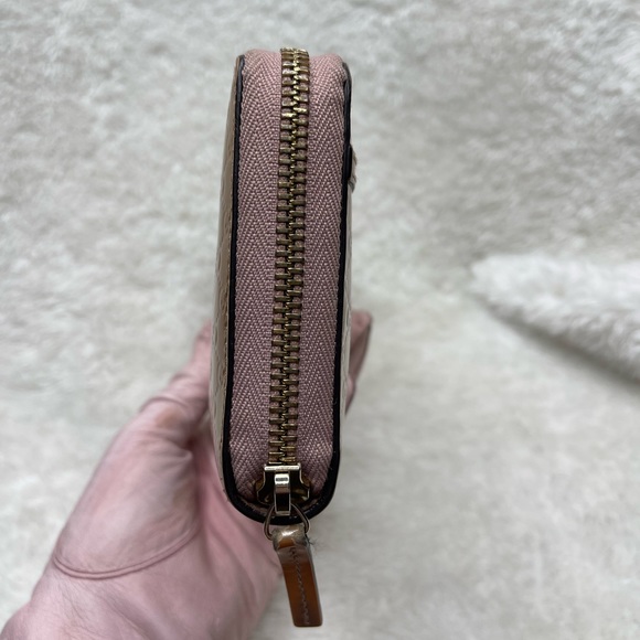 EUC- Gucci zip around long wallet. Approximately 7.5in x 4in - Picture 4 of 12